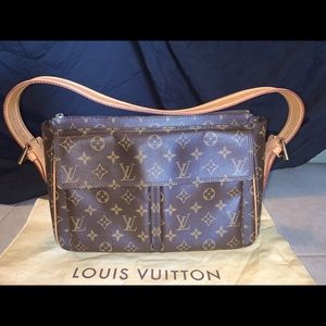 Authentic LOUIS VUITTON
Monogram Viva-Cite GM